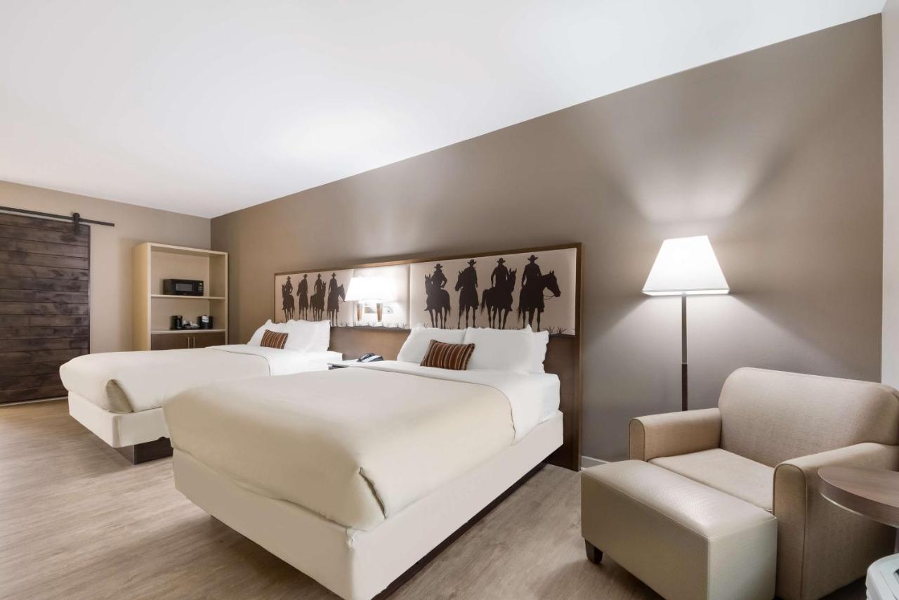 Western & Saloon Hotel Bandera