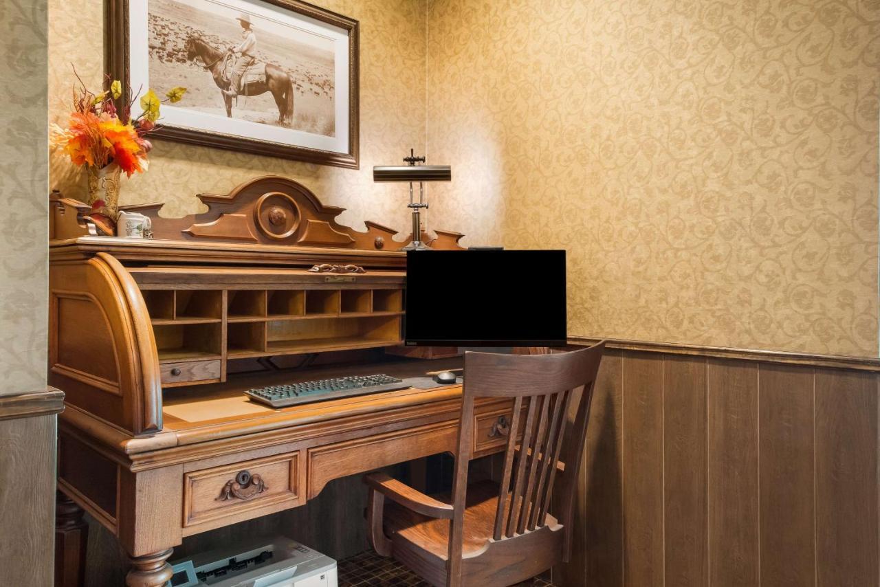 Western Suites&saloon 2*